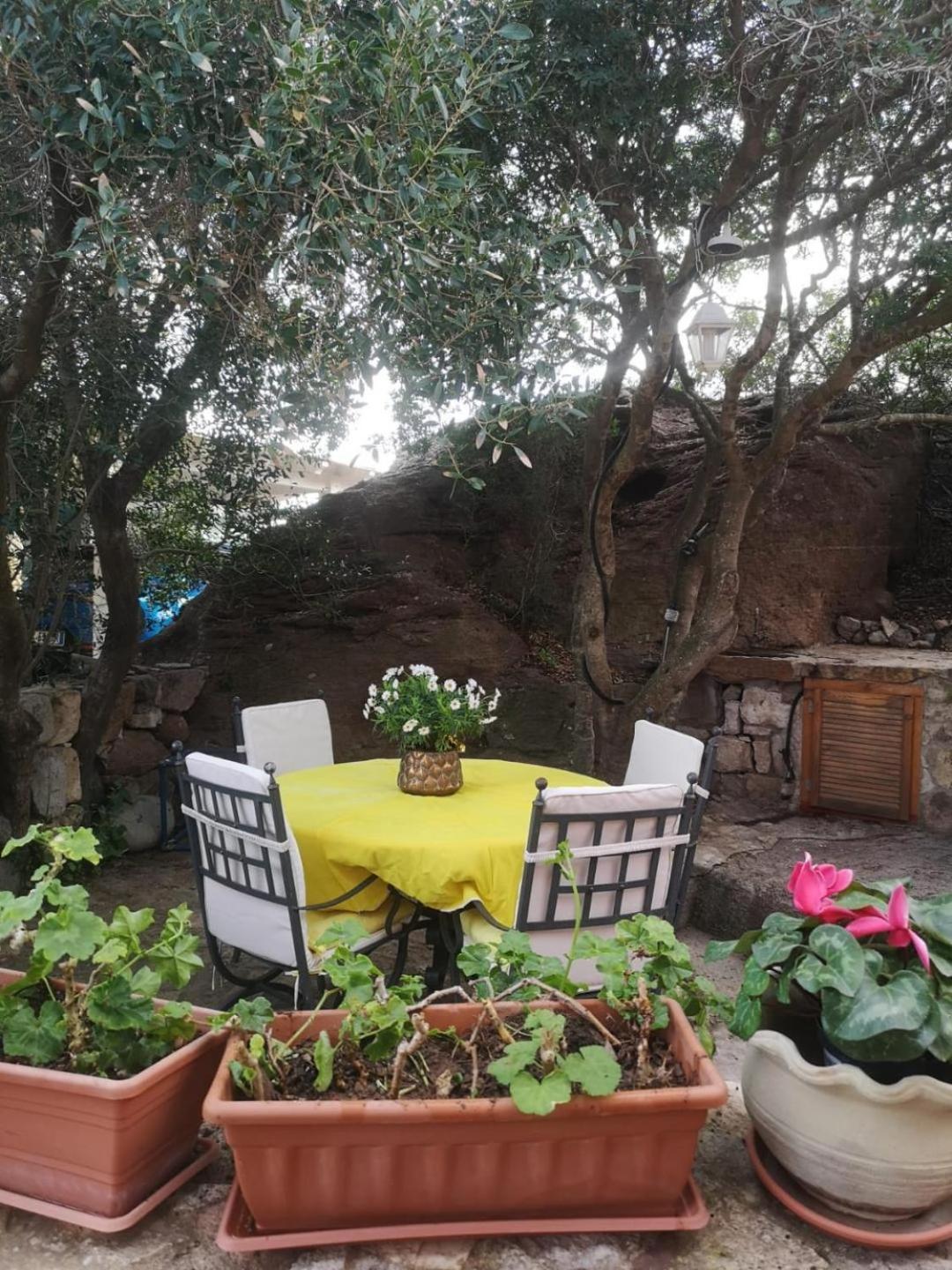 Domus Oriens B&B monolocale privato in villa bifamiliare Portoscuso Esterno foto