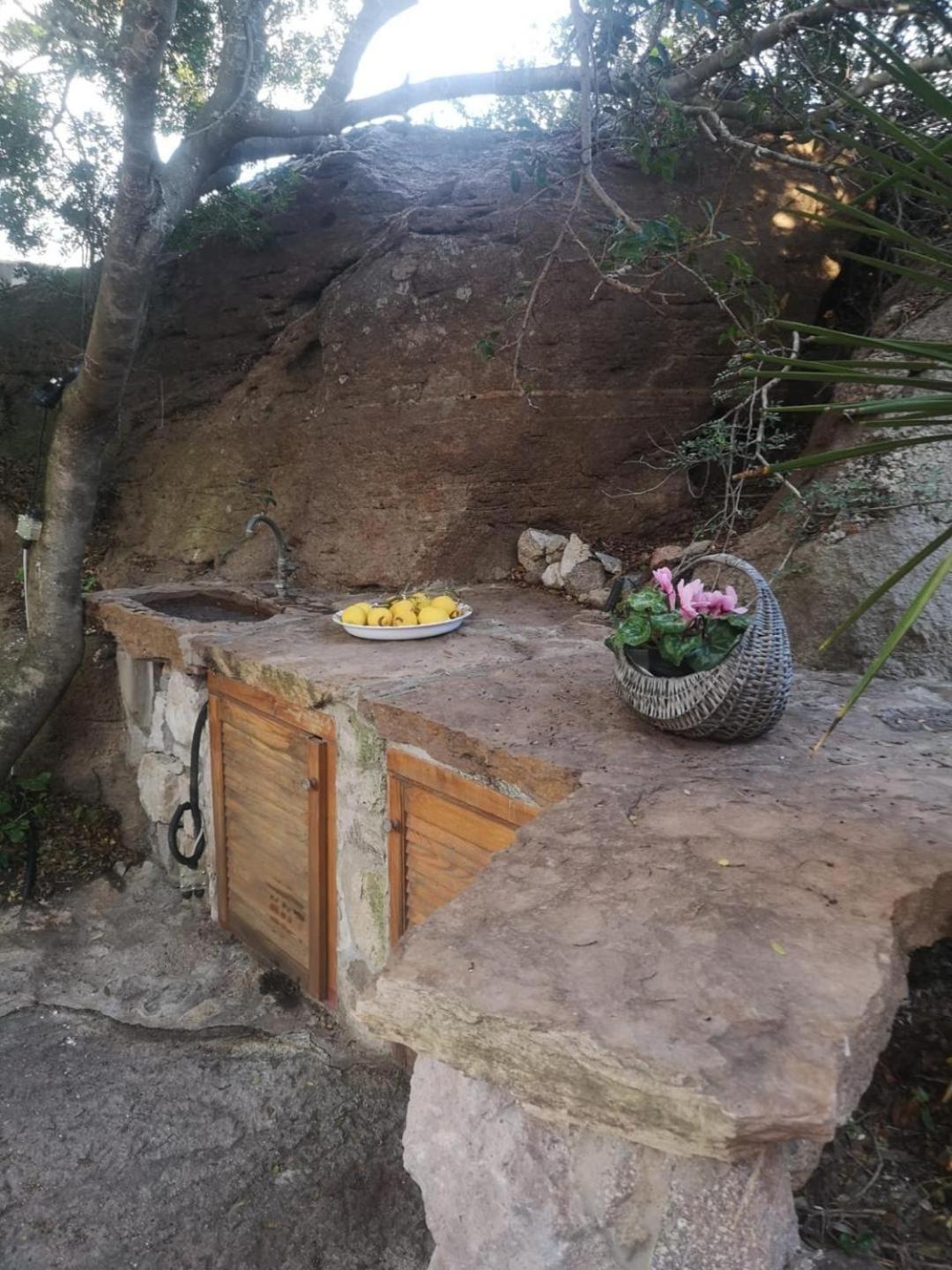 Domus Oriens B&B monolocale privato in villa bifamiliare Portoscuso Esterno foto